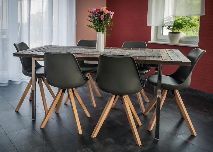 90 Qm Wohnung, 3 Zimmer, Balkon & Grosse Kueche - In Seenaehe, Schnell In Der Stadt