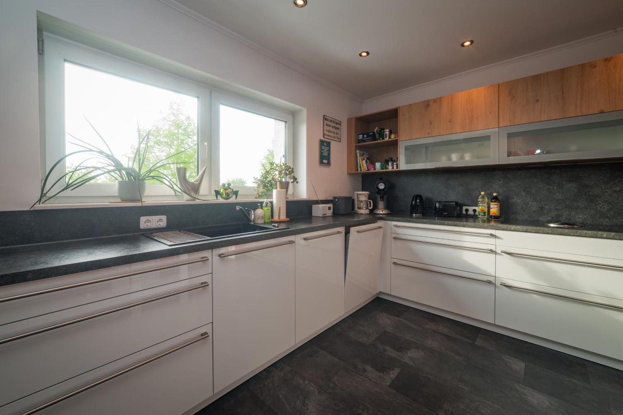 90 Qm Wohnung, 3 Zimmer, Balkon & Grosse Kueche - In Seenaehe, Schnell In Der Stadt * Leipzig