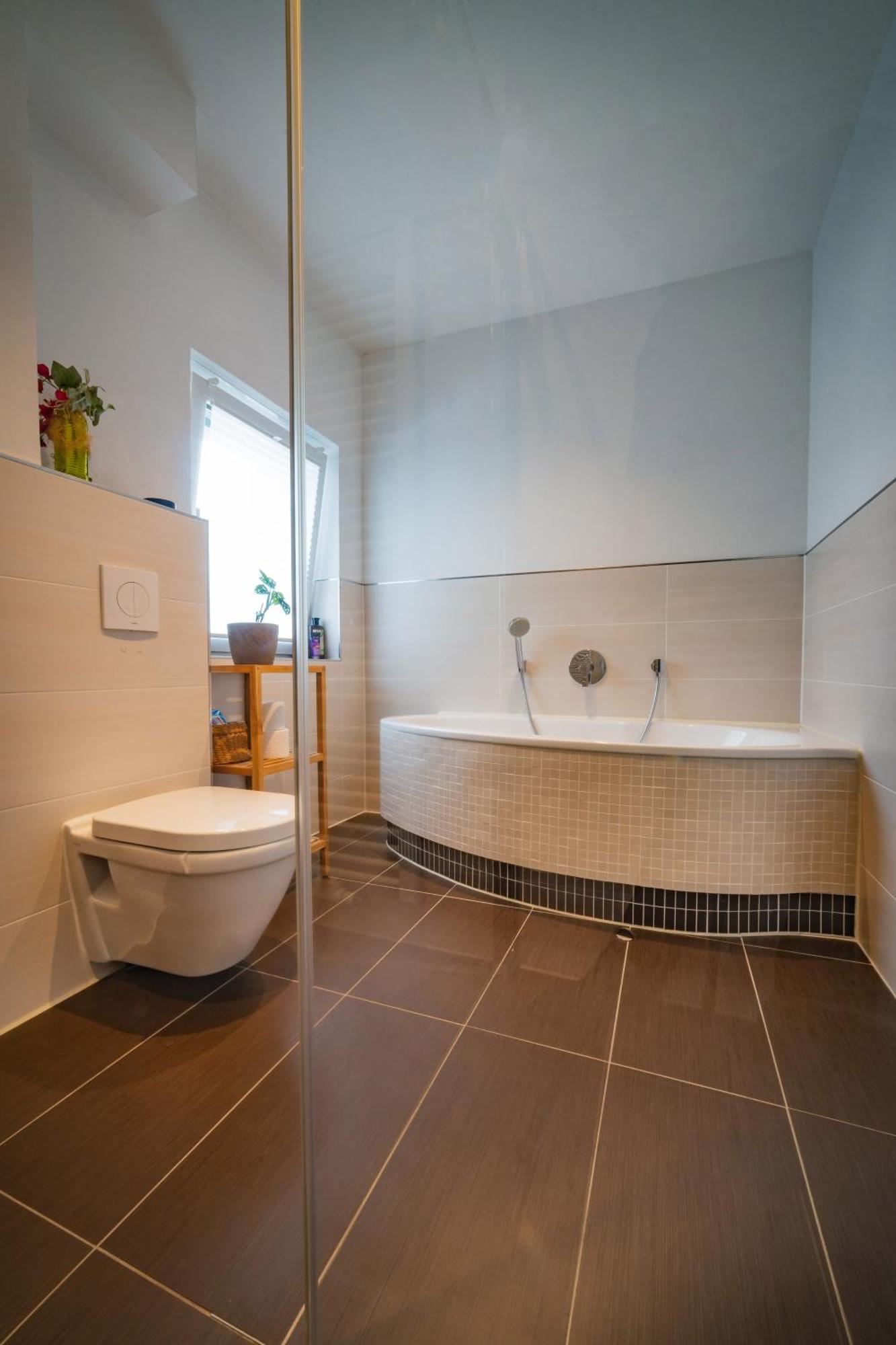 90 Qm Wohnung, 3 Zimmer, Balkon & Grosse Kueche - In Seenaehe, Schnell In Der Stadt Apartment *