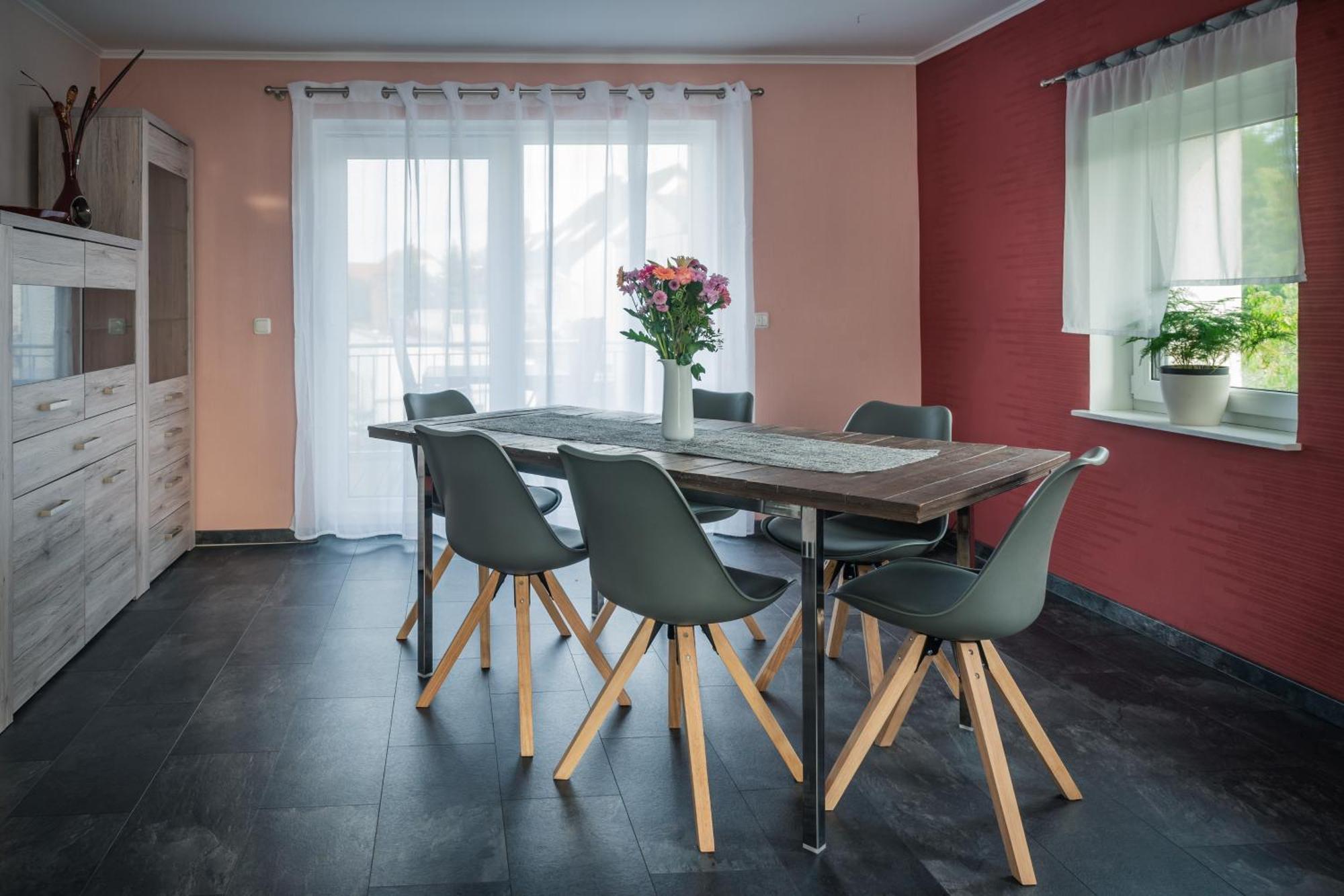 90 Qm Wohnung, 3 Zimmer, Balkon & Grosse Kueche - In Seenaehe, Schnell In Der Stadt