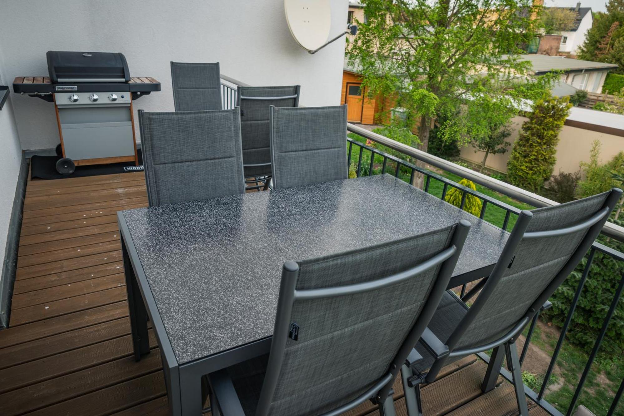 90 Qm Wohnung, 3 Zimmer, Balkon & Grosse Kueche - In Seenaehe, Schnell In Der Stadt Apartment