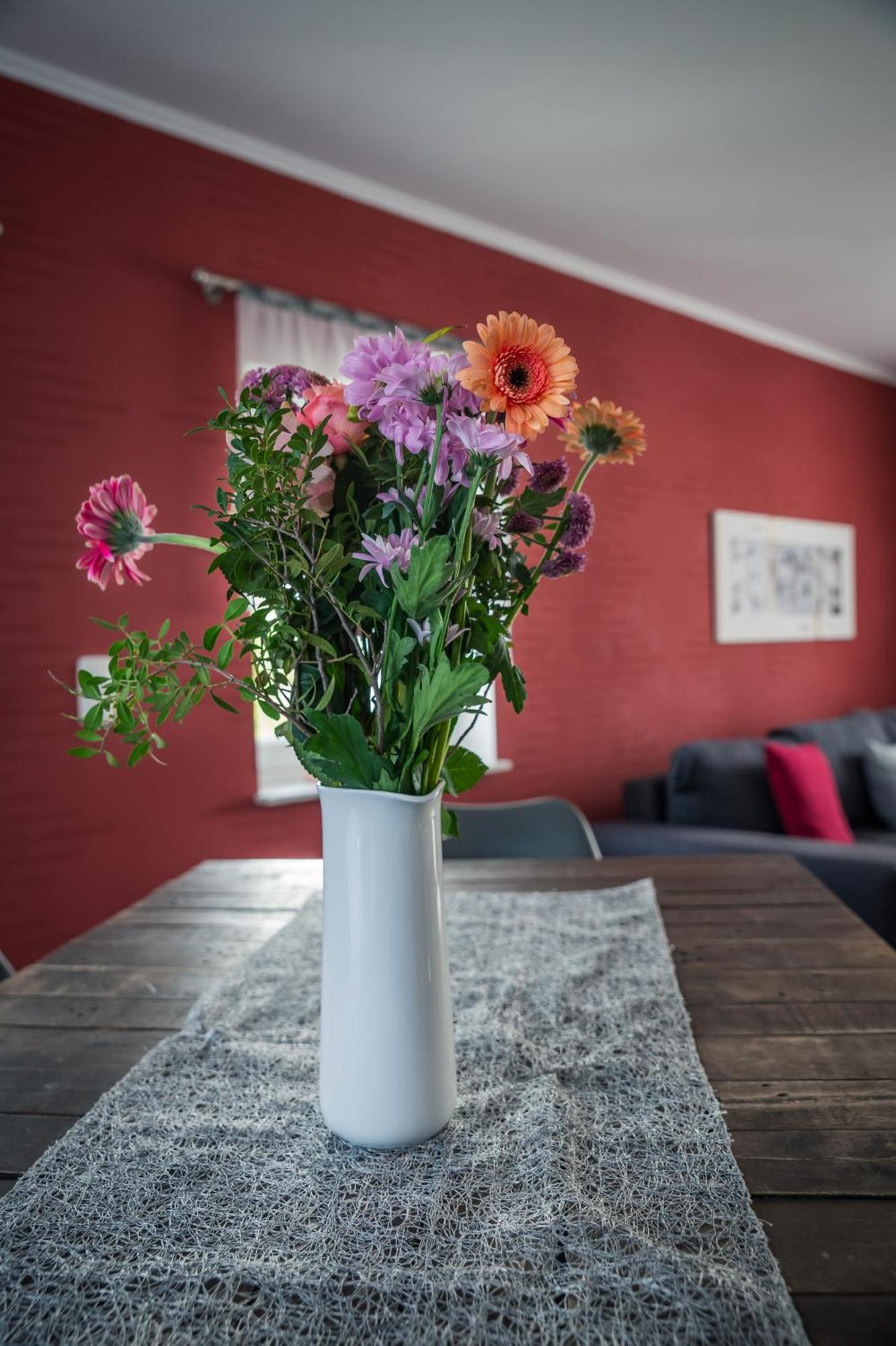 Appartamento 90 Qm Wohnung, 3 Zimmer, Balkon & Grosse Kueche - In Seenaehe, Schnell In Der Stadt Lipsia
